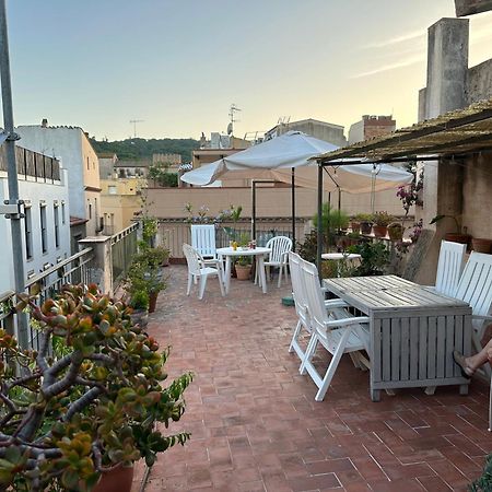 Notaria-Apartamento Y Estudio En Casco Antiguo, Al Lado De Playa, Rambla Y Monasterio, Con Acceso A Terraza Ajardinada ซานต์เฟลิอูเดกีโซลส์ ภายนอก รูปภาพ