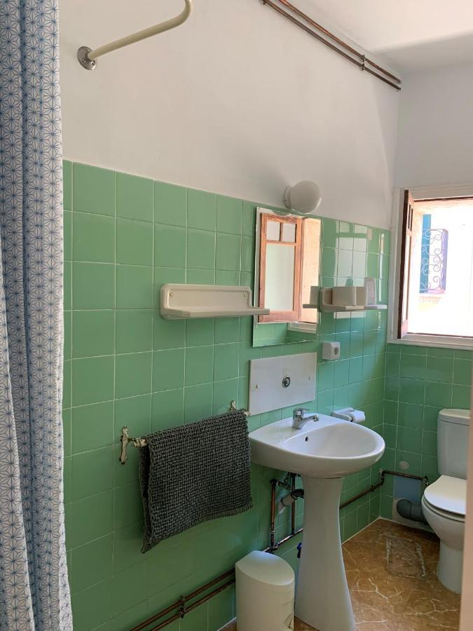 Notaria-Apartamento Y Estudio En Casco Antiguo, Al Lado De Playa, Rambla Y Monasterio, Con Acceso A Terraza Ajardinada ซานต์เฟลิอูเดกีโซลส์ ภายนอก รูปภาพ
