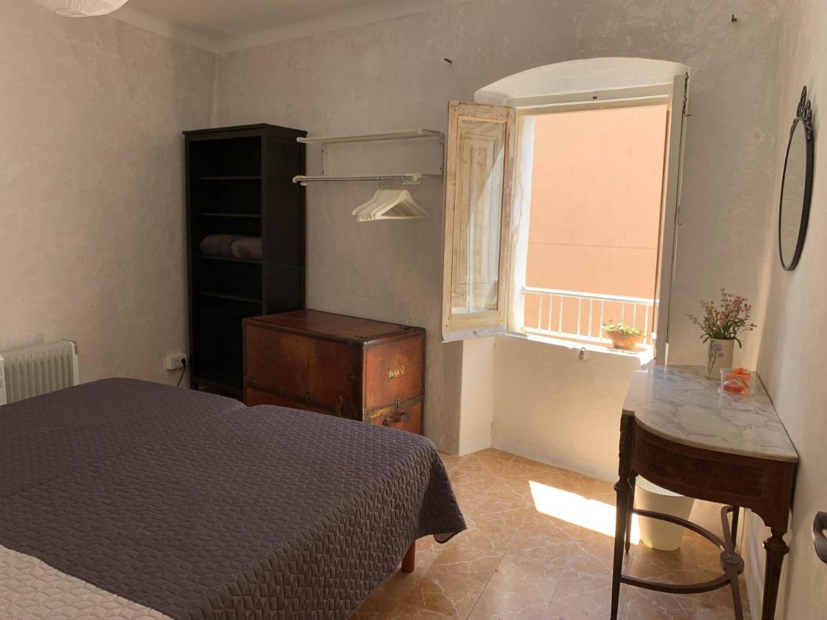 Notaria-Apartamento Y Estudio En Casco Antiguo, Al Lado De Playa, Rambla Y Monasterio, Con Acceso A Terraza Ajardinada ซานต์เฟลิอูเดกีโซลส์ ภายนอก รูปภาพ