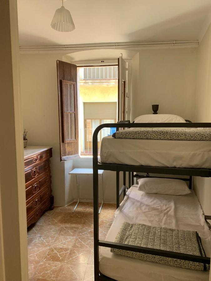 Notaria-Apartamento Y Estudio En Casco Antiguo, Al Lado De Playa, Rambla Y Monasterio, Con Acceso A Terraza Ajardinada ซานต์เฟลิอูเดกีโซลส์ ภายนอก รูปภาพ