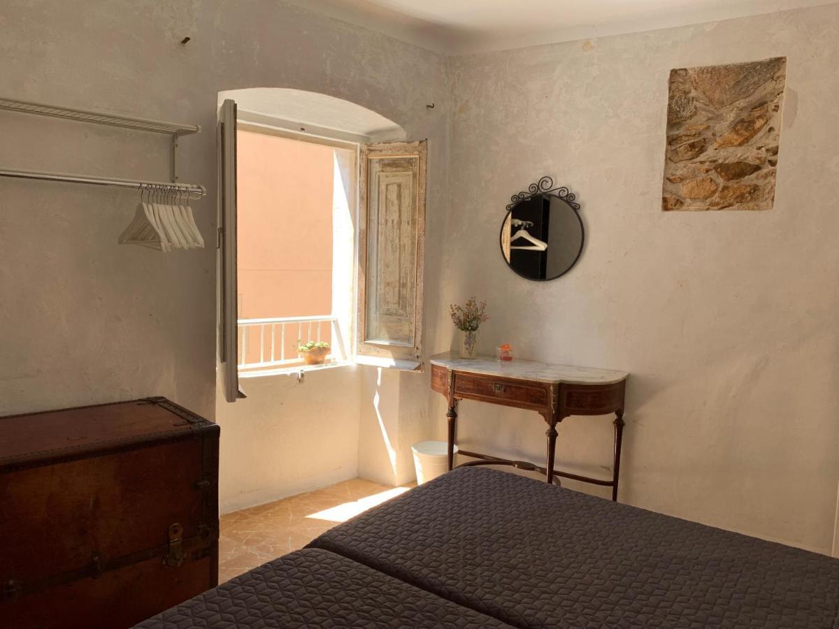 Notaria-Apartamento Y Estudio En Casco Antiguo, Al Lado De Playa, Rambla Y Monasterio, Con Acceso A Terraza Ajardinada ซานต์เฟลิอูเดกีโซลส์ ภายนอก รูปภาพ