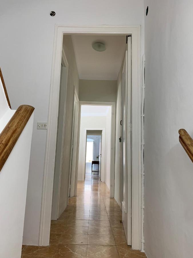 Notaria-Apartamento Y Estudio En Casco Antiguo, Al Lado De Playa, Rambla Y Monasterio, Con Acceso A Terraza Ajardinada ซานต์เฟลิอูเดกีโซลส์ ภายนอก รูปภาพ
