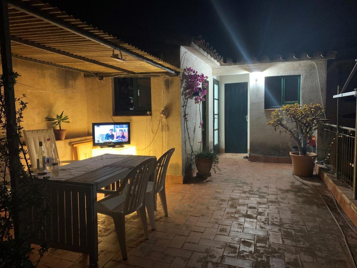 Notaria-Apartamento Y Estudio En Casco Antiguo, Al Lado De Playa, Rambla Y Monasterio, Con Acceso A Terraza Ajardinada ซานต์เฟลิอูเดกีโซลส์ ภายนอก รูปภาพ