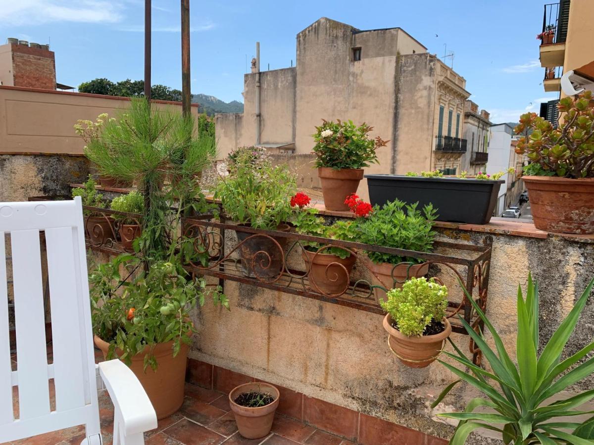 Notaria-Apartamento Y Estudio En Casco Antiguo, Al Lado De Playa, Rambla Y Monasterio, Con Acceso A Terraza Ajardinada ซานต์เฟลิอูเดกีโซลส์ ภายนอก รูปภาพ