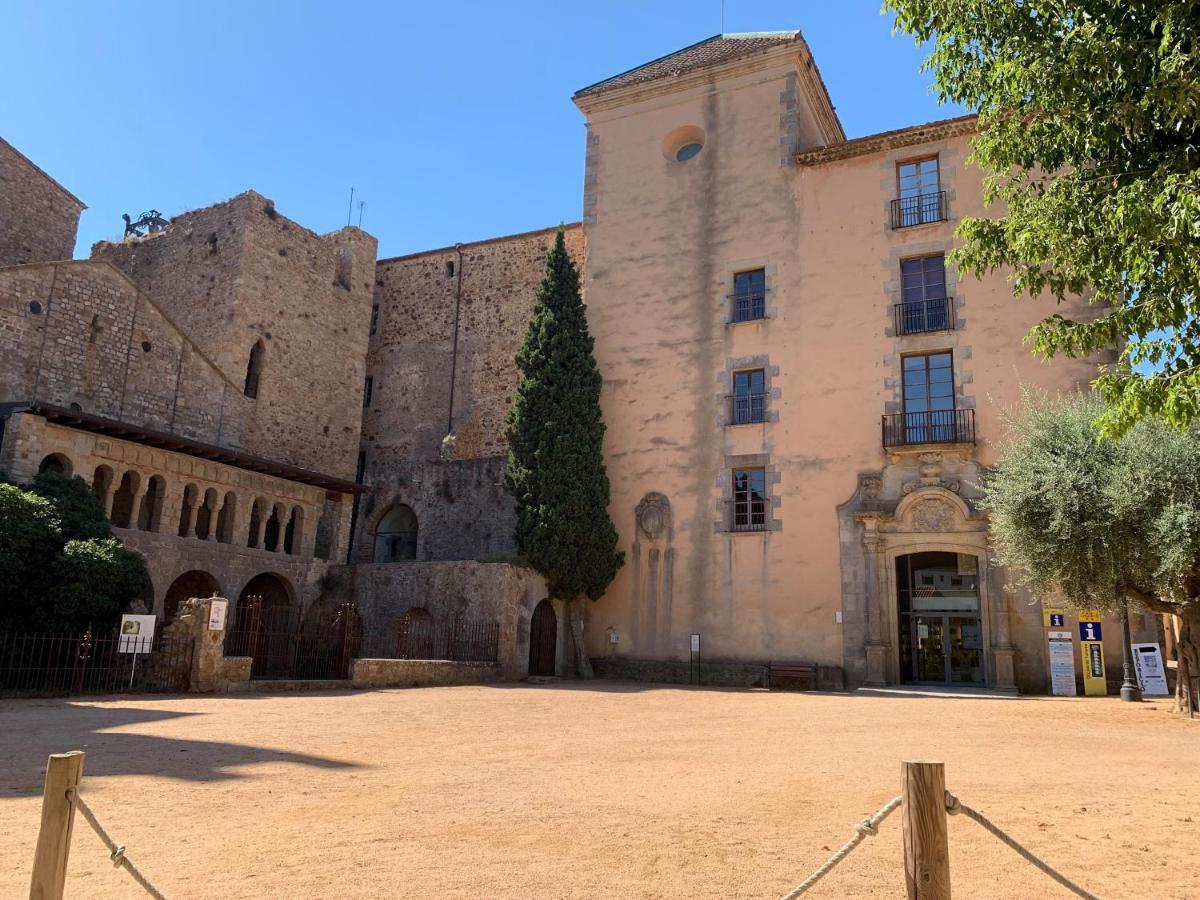 Notaria-Apartamento Y Estudio En Casco Antiguo, Al Lado De Playa, Rambla Y Monasterio, Con Acceso A Terraza Ajardinada ซานต์เฟลิอูเดกีโซลส์ ภายนอก รูปภาพ