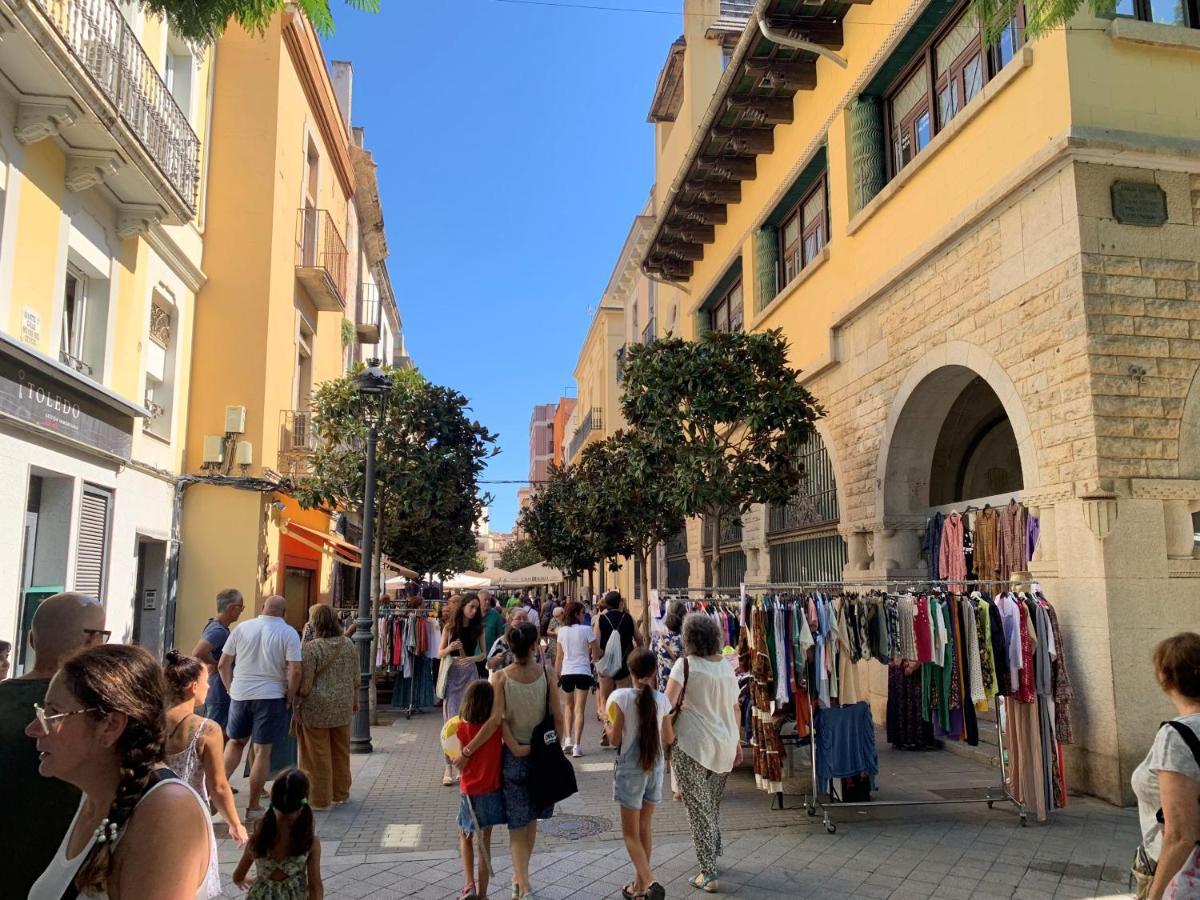 Notaria-Apartamento Y Estudio En Casco Antiguo, Al Lado De Playa, Rambla Y Monasterio, Con Acceso A Terraza Ajardinada ซานต์เฟลิอูเดกีโซลส์ ภายนอก รูปภาพ