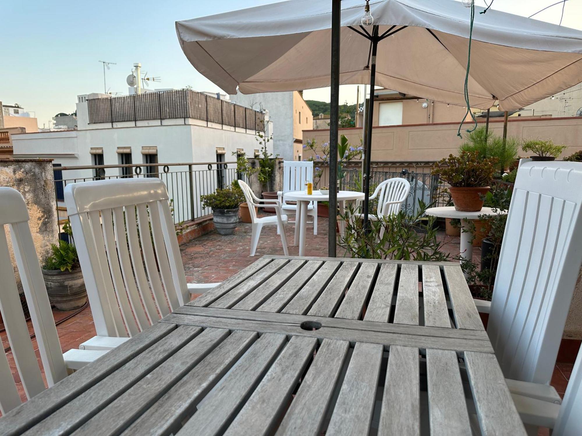 Notaria-Apartamento Y Estudio En Casco Antiguo, Al Lado De Playa, Rambla Y Monasterio, Con Acceso A Terraza Ajardinada ซานต์เฟลิอูเดกีโซลส์ ภายนอก รูปภาพ
