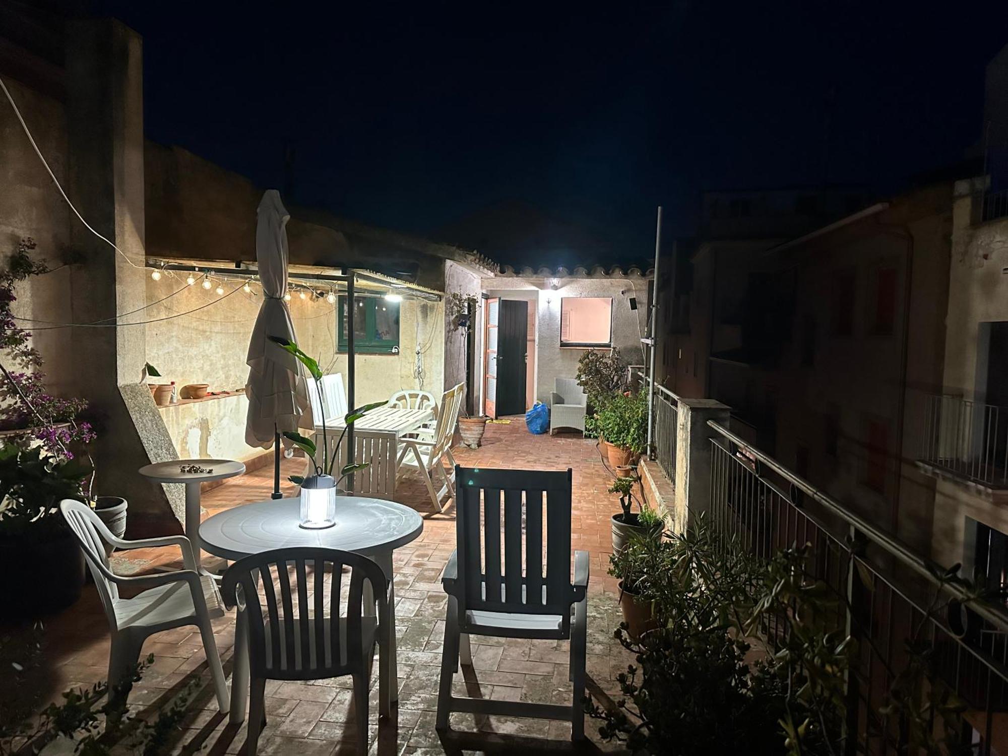 Notaria-Apartamento Y Estudio En Casco Antiguo, Al Lado De Playa, Rambla Y Monasterio, Con Acceso A Terraza Ajardinada ซานต์เฟลิอูเดกีโซลส์ ภายนอก รูปภาพ