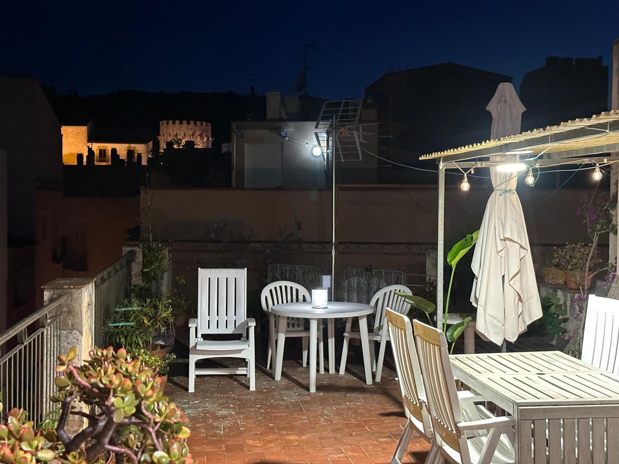 Notaria-Apartamento Y Estudio En Casco Antiguo, Al Lado De Playa, Rambla Y Monasterio, Con Acceso A Terraza Ajardinada ซานต์เฟลิอูเดกีโซลส์ ภายนอก รูปภาพ
