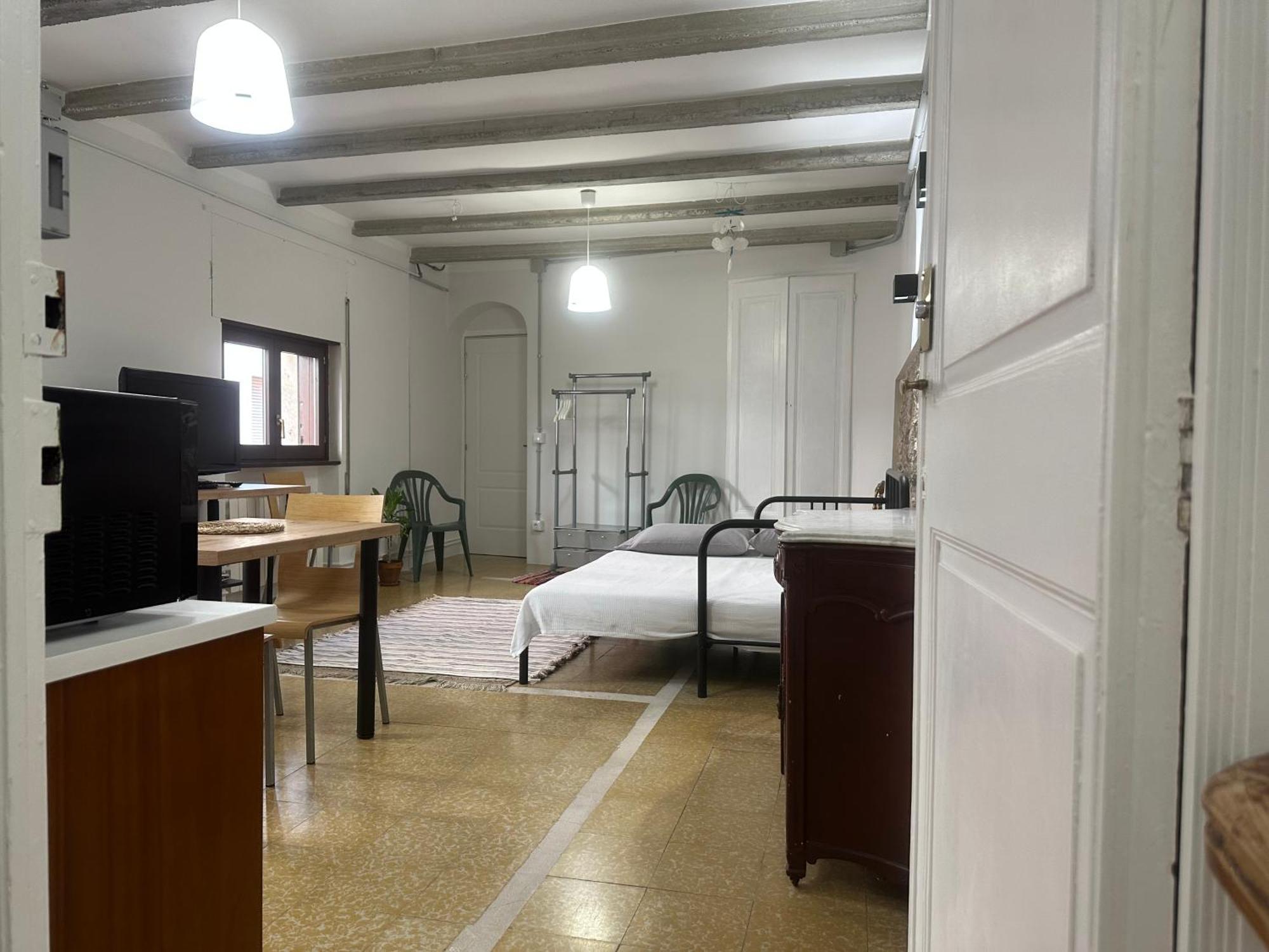 Notaria-Apartamento Y Estudio En Casco Antiguo, Al Lado De Playa, Rambla Y Monasterio, Con Acceso A Terraza Ajardinada ซานต์เฟลิอูเดกีโซลส์ ภายนอก รูปภาพ