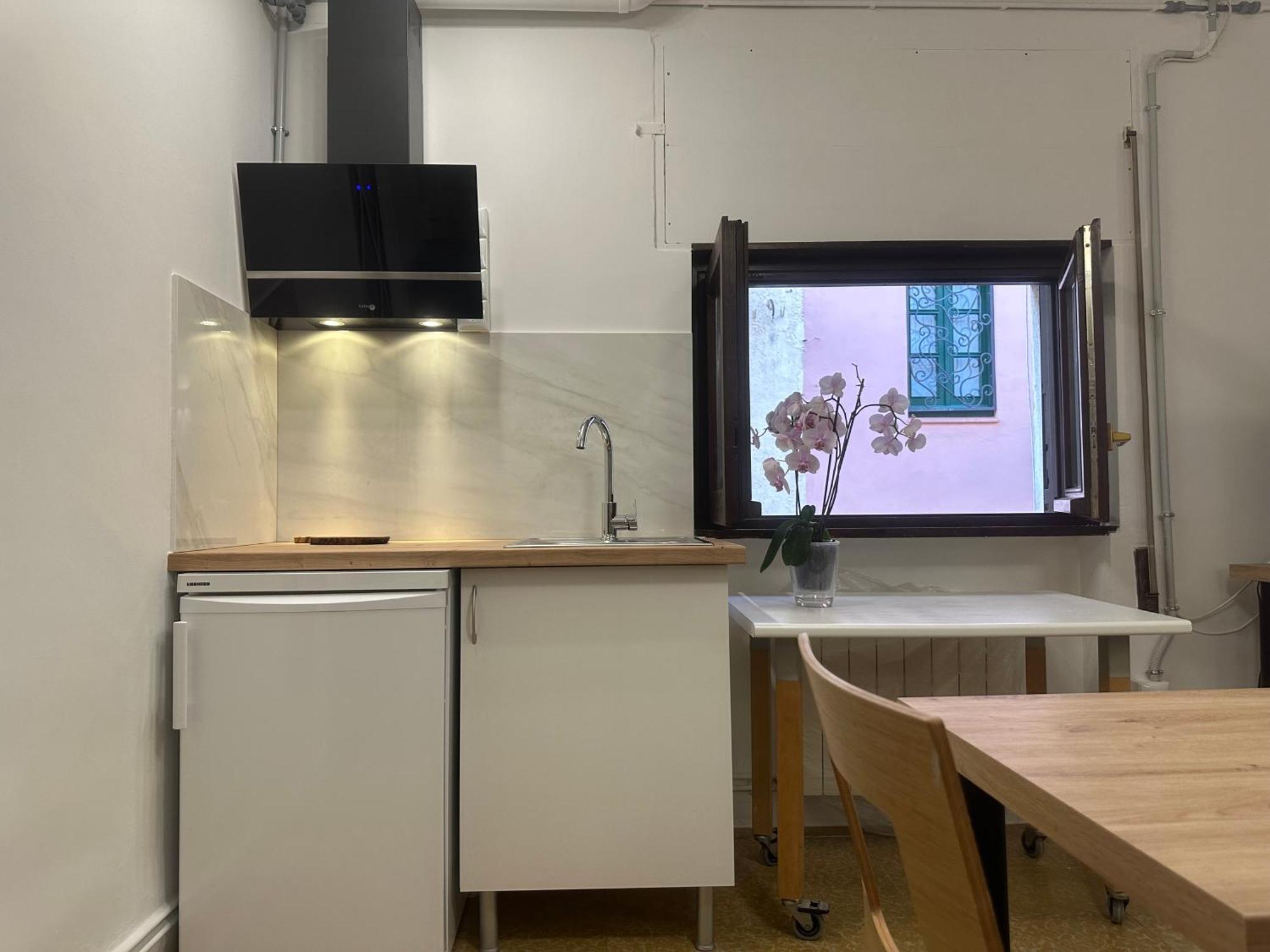 Notaria-Apartamento Y Estudio En Casco Antiguo, Al Lado De Playa, Rambla Y Monasterio, Con Acceso A Terraza Ajardinada ซานต์เฟลิอูเดกีโซลส์ ภายนอก รูปภาพ