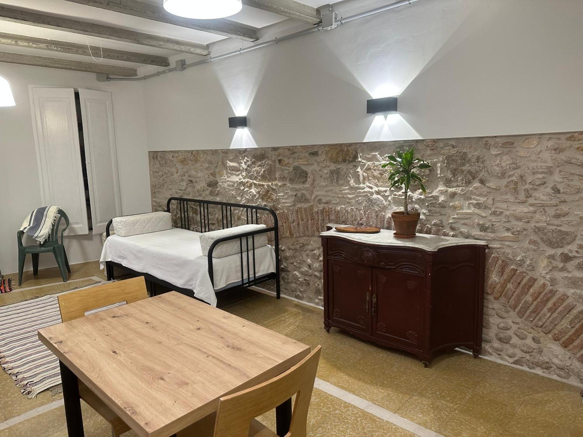 Notaria-Apartamento Y Estudio En Casco Antiguo, Al Lado De Playa, Rambla Y Monasterio, Con Acceso A Terraza Ajardinada ซานต์เฟลิอูเดกีโซลส์ ภายนอก รูปภาพ
