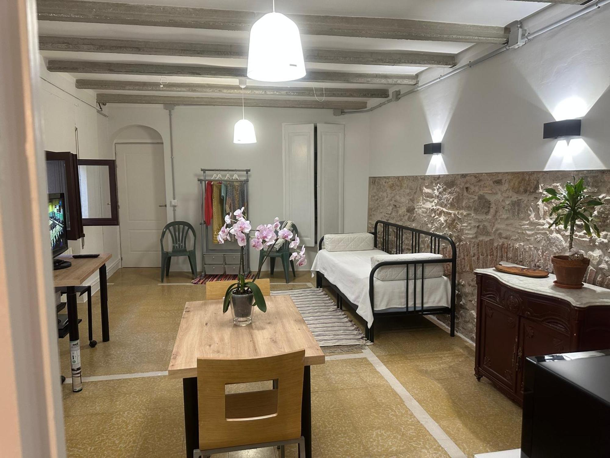 Notaria-Apartamento Y Estudio En Casco Antiguo, Al Lado De Playa, Rambla Y Monasterio, Con Acceso A Terraza Ajardinada ซานต์เฟลิอูเดกีโซลส์ ภายนอก รูปภาพ